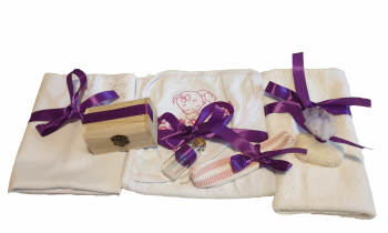 Trusou complet pentru botez fetita Handmade Minis Boutique in cufar nude