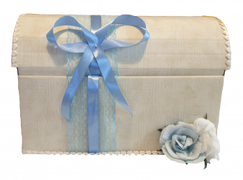 Trusou complet pentru botez Handmade Minis Boutique in cufar nude cu bleu 