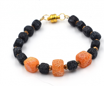 Bratara din agate crackle mate si hematit cu accesorii de inox auriu 18 cm diametru 