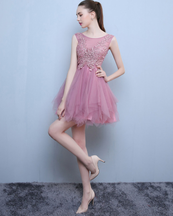 Rochie scurta lila cu broderie florala marimea 40 L 
