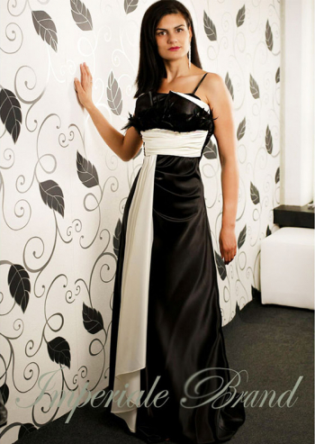 Rochie de seara alb negru cu pene COD RS03 marimea 38 
