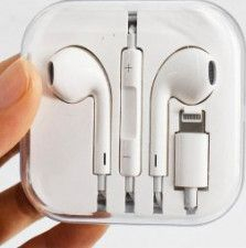 Casti bluetooth cu microfon si control volum pentru iPhone conector Lightning Alb BBL944 