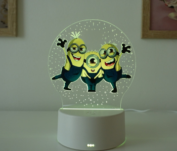 Lampa De Veghe LED Minions 7 Culori Lumina Ambientala Alimentare USB sau 3 baterii AA 