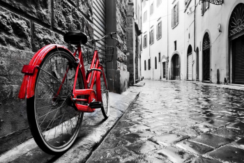 Fototapet de perete autoadeziv si lavabil Bicicleta rosie strada cu piatra cubica retro 220 x 135 cm 