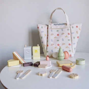 Set jucarie lemn montessori Joc de rol cu accesorii pentru picnic si geanta 24 accesorii