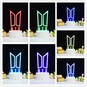 Lampa De Veghe 3D LED BTS LOGO 7 Culori Lumina Ambientala Alimentare USB sau 3 baterii AA 