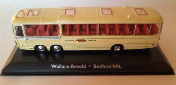 MACHETA AUTOBUZ BEDFORD VAL WALLACE ARNOLD SCARA 1/72 