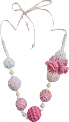 Colier Unicat Handmade din de bile lemn crosetate in nuante de roz si alb 