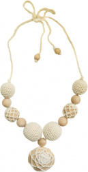Colier cu medalion Unicat Handmade din bile de lemn crosetate in nuanta crem deschis 