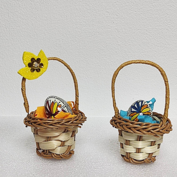 Cadouri decoratiune set 2 cosuri mici cu 2 oua prepelita incondeiate 