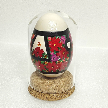 Cadou decoratiune cupola sticla suport pluta cu ou gasca incondeiat cu model bundita Bucovina 