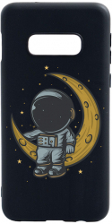 Husa BestCase Compatibila Cu Samsung Galaxy S10e Astronaut on Moon 0.8MM Slim Negru B 997 