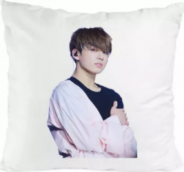 Perna personalizata bts jungkook poliester 40x40 cm 