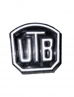 Emblema plastic fata pentru grila Tractor U650 101.31.067 