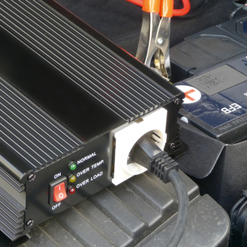 Invertor curent de la 12V la 220V 600W Carpoint 