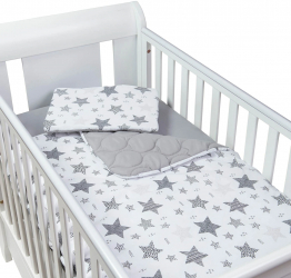 Set lenjerie matlasata 3 piese Kidizi Magic Stars Grey include perna plapumioara si cearceaf 