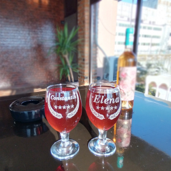 Set 2 pahare vin / bere personalizate cu nume 