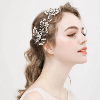 Diadema modelatoare cu flori din cristale acrilice si perlute 