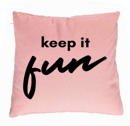 Perna Decorativa Model Keep it Fun 40x40 cm Roz Husa Detasabila Burduf 
