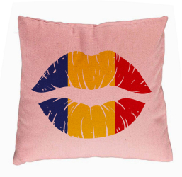 Perna Decorativa Model Romanian Kiss 40x40 cm Roz Husa Detasabila Burduf 