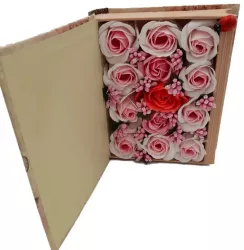 Aranjament floral 13 trandafiri cutie in forma de carte flori de sapun rosu roz alb 11x9x6 cm 