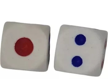 Set 2 zaruri 12 mm albe cu puncte albastre si rosii 