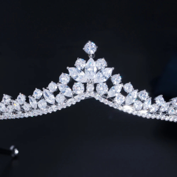 Coronita mireasa design elegant si rafinat tip Printesa Cu pietre de Zirconiu placata cu argint Argintie 