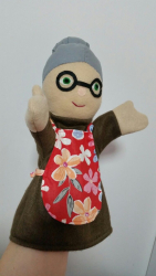 Papusa de mana/marioneta Bunica 
