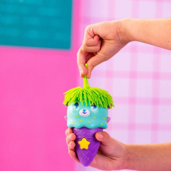 Figurina Funky Paws Panda Zmeura Albastra - Interactiva si Extensibila 