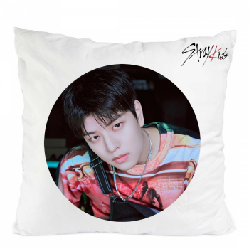 Perna personalizata stray kids seungmin poliester 40x40 cm 