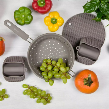 Set 4 accesorii bucatarie din silicon strecuratoare manusi si suport vase calde Kassel 