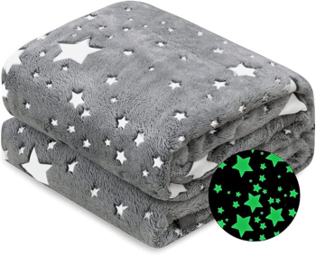 Patura Pufoasa cu Insertii Fosforescente Glow in the Dark Model Stele/Luna si Stele 150x200cm Gri 