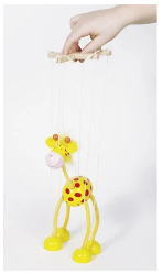 Marioneta girafa de lemn 27 cm 3 ani+ Goki 