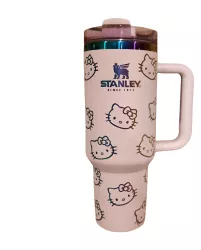 Cana Termos Stanley Quencher H2.0 Flowstate Editia Hello Kitty by ONSG® din Otel Inoxidabil Durabilitate Extrema Izolatie Eficienta D 