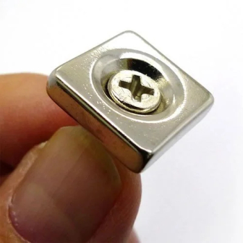 Magnet puternic neodim patrat cu gaura 20mm x 20mm x 4mm 