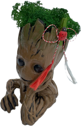 Figurina Baby Groot Meditating vopsita manual multicolor cu licheni stabilizati inaltime 13 cm Spring Edition Martisor 