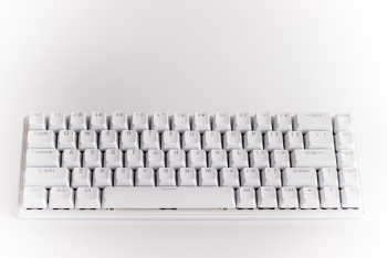 Tastatura mecanica gaming RGB 68 taste Cablu Type-C la USB 12 moduri de iluminare Ergonomica Dimensiune redusa Blue switch Alba 