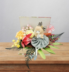 Aranjament floral personalizabil Eventissimi cutie cadou carte balerina trandafiri sapun si plante uscate multicolor