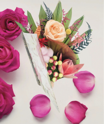 Aranjament floral personalizabil Eventissimi cutie cadou carte trandafir criogenat licheni si plante uscate multicolor