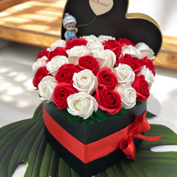 Aranjament floral personalizabil Eventissimi Cutie cadou Trandafiri SAPUN alb-rosu 