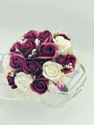 Buchet mediu personalizabil cu trandafiri si floarea miresei Violet Alb 