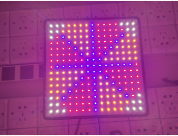 Lampa LED 15W pentru cresterea plantelor in interior material ABS cu agatatoare 25 x 25 cm multicolor 
