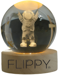 Lampa LED Decorativa Click Cristal Ball cu Diametru 6cm Model Astronaut 3D Alimentare USB Suport din Lemn Lumina Alb Cald 