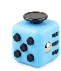Cub antistres fidget albastru cu butoane negre 3x3x3 cm 