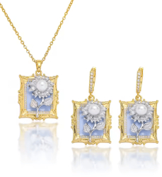 Set bijuterii vintage placate cu aur de 18 K cu floare-perla si strasuri 