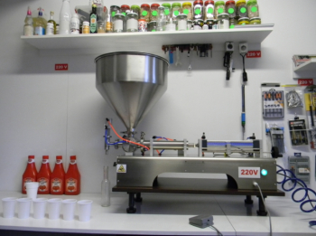 Masina de imbuteliat produse slab vascoase 