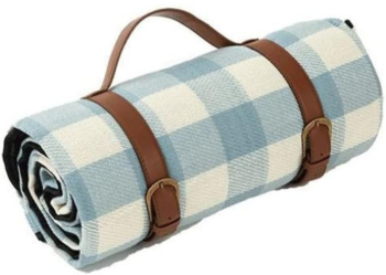 Patura de picnic cu maner din piele ecologica 200 x 150 cm design in carouri Albastru si alb ideala pentru intalniri relaxante in natu 