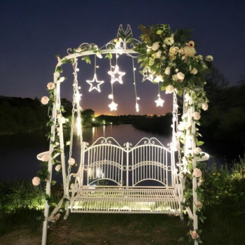 Inchiriere bancuta tip Leagan Decorativ pentru Evenimente 