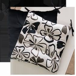 Pernuta pentru scaun cu doua fete negru cu flori 45x45cm MN0198500 
