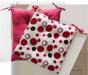 Pernuta pentru scaun cu doua fete rosie cu buline 45x45cm MN0198495 